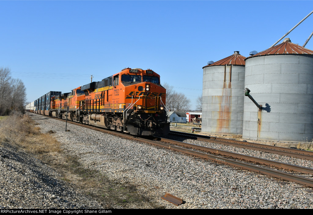 BNSF 7352